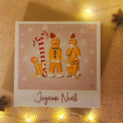 Carte de Noël représentant une famille de petits biscuits