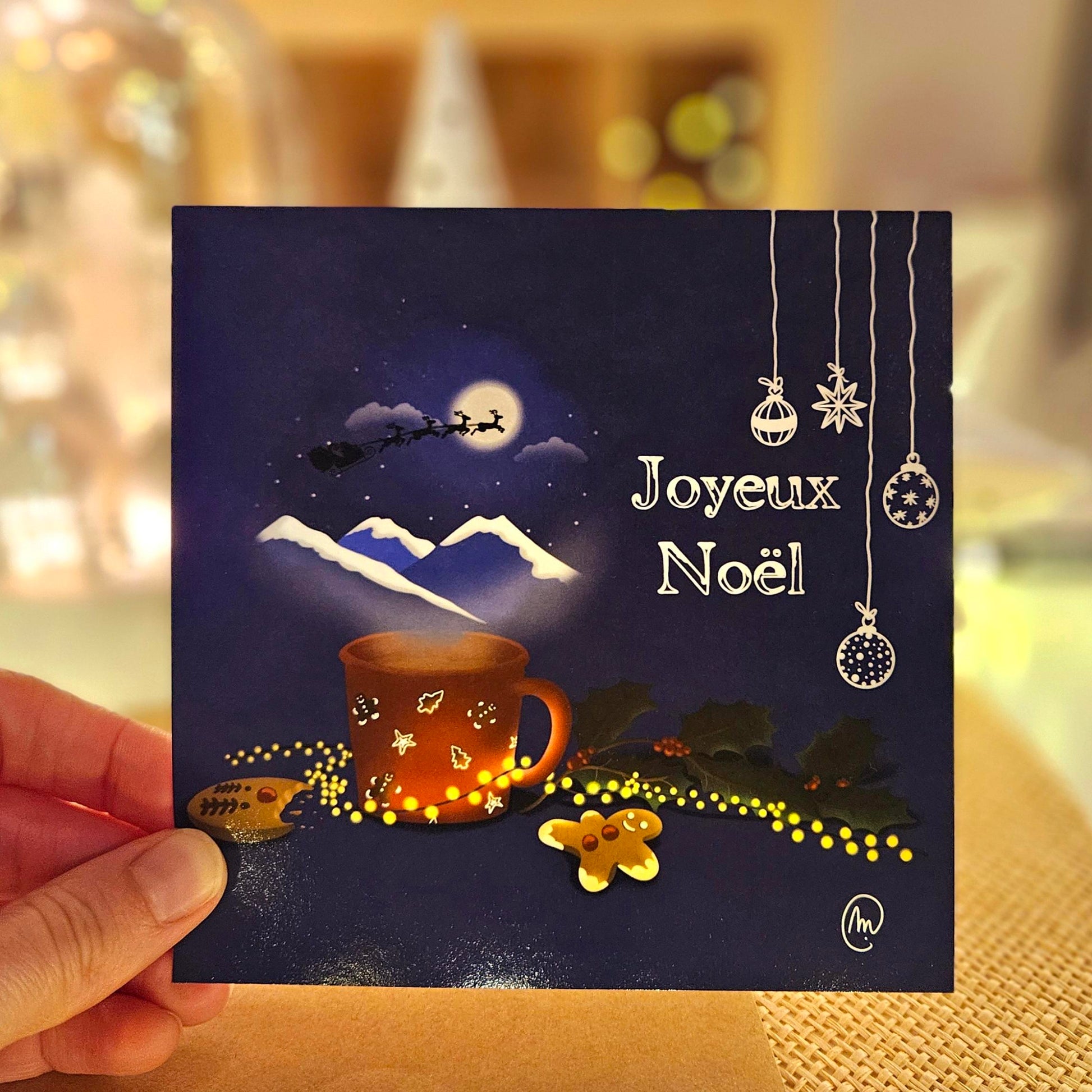 Carte de Noël représentant un chocolat chaud d’où s’échappe une fumée dans laquelle on aperçoit le traîneau du père Noël dans la nuit