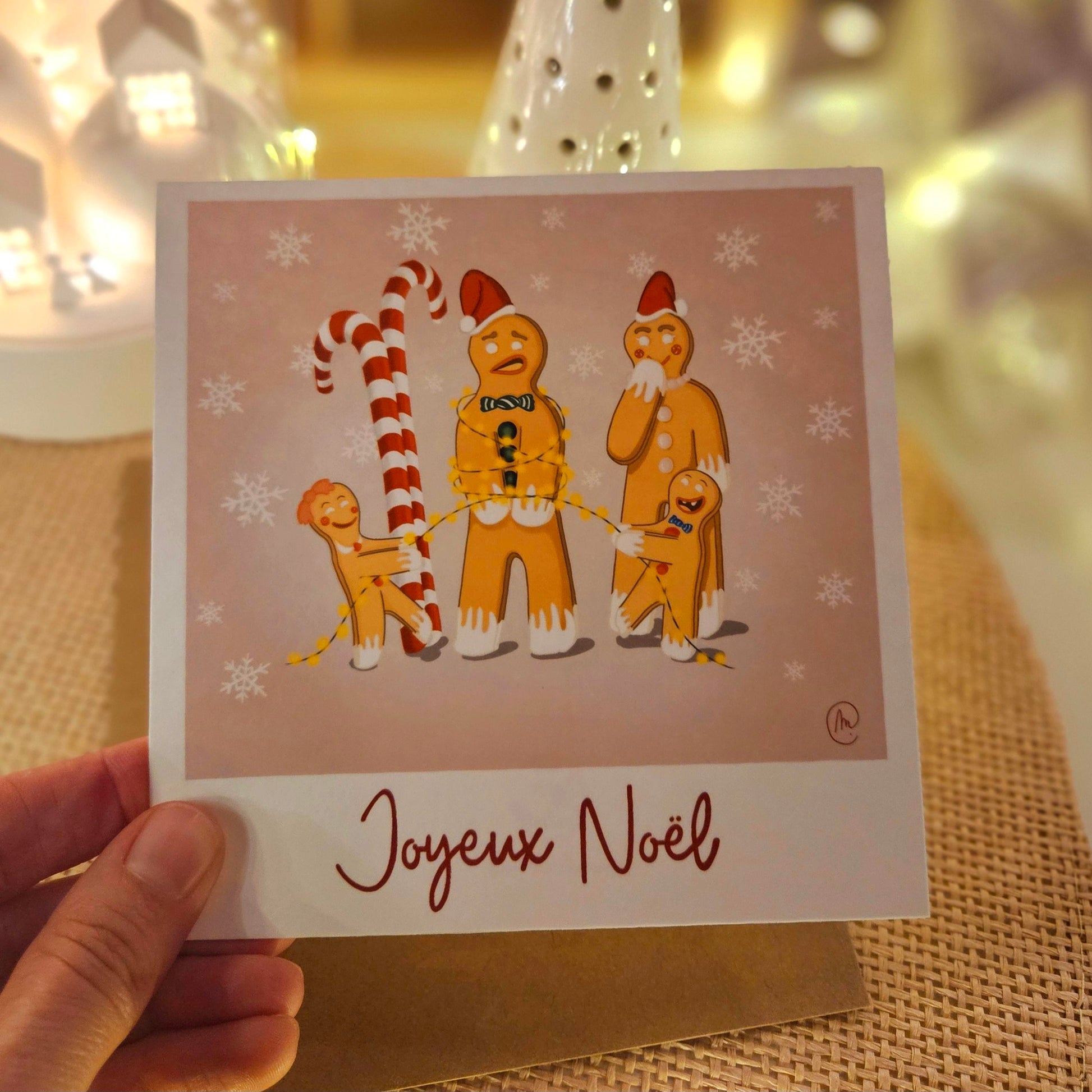 Carte de Noel représentant une famille de petits biscuits 